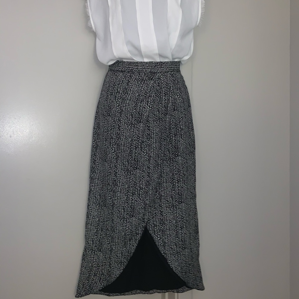 VALETTE black and white pencil squirt with slit